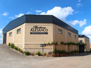 Bodegas Martínez Alesanco exterior parras